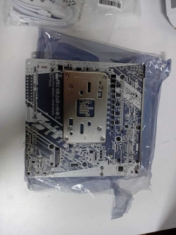 GIGABYTE ANAKART AM5 MINI-ITX X870I AORUS (OUTLET)