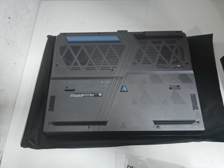 MSI NB VECTOR17 HX AI A2XWHG-086TR ULT 7 M(OUTLET)