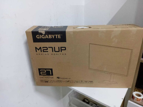 GIGABYTE M27UP 27