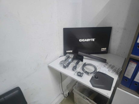 GIGABYTE M27Q2 QD 27