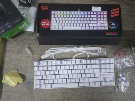 REDRAGON K552W-RGB MEKANIK KLAVY(OUTLET)